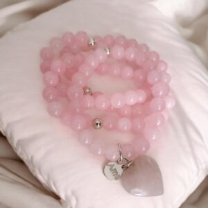 4 pulseras con corazón y medalla